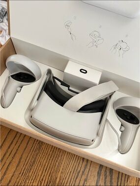 Oculus Standalone VR Headset with White Controllers